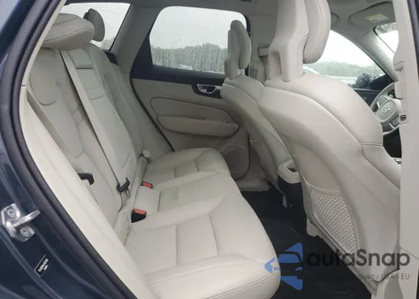 2018 Volvo Xc60 T5 Momentum z USA, uszkodzony, nr VIN YV4102RKXJ1057965